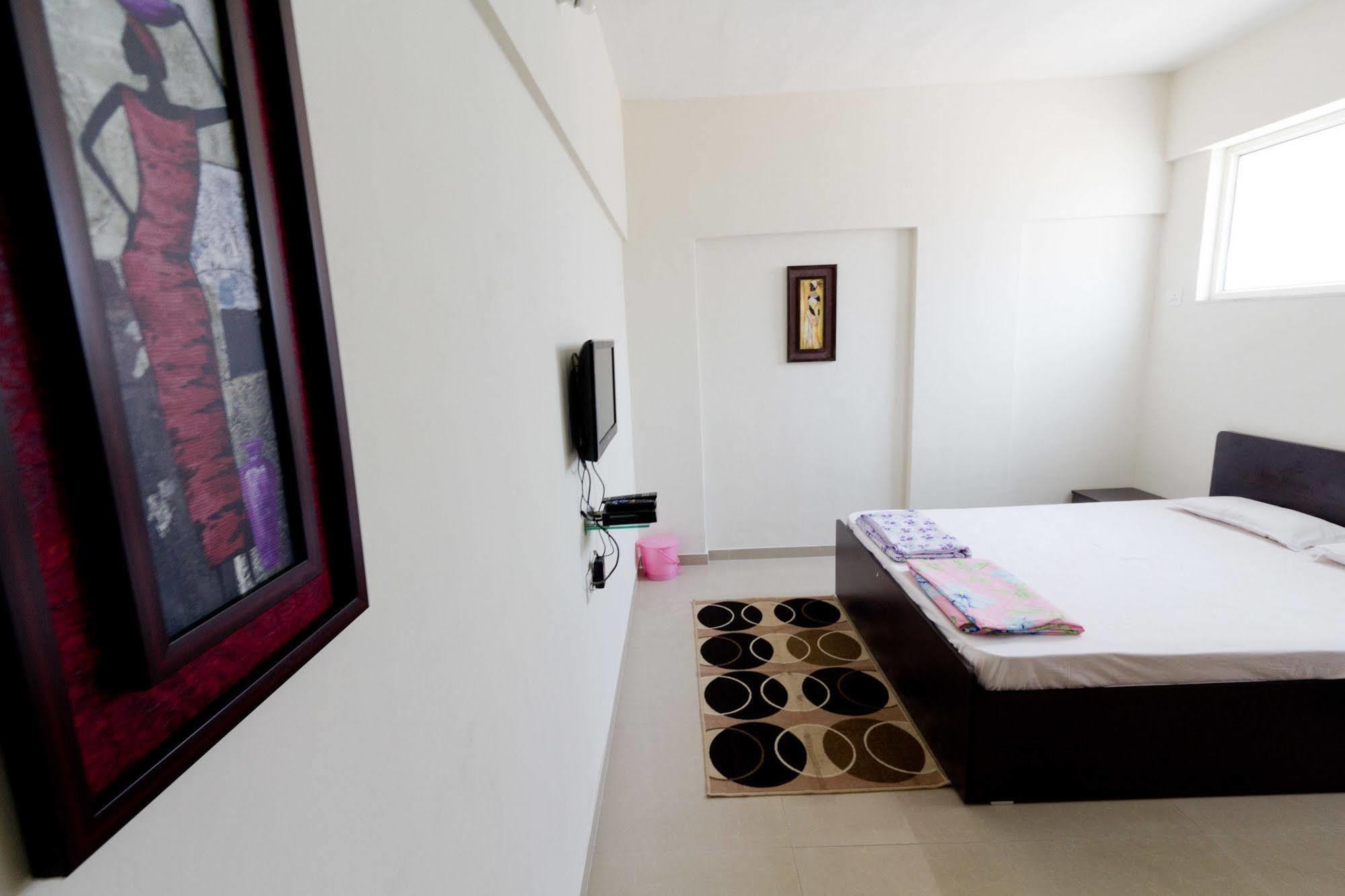Amigo Serviced Apartments Baner Pune Exteriör bild